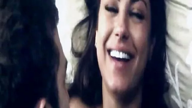 カップルでの病気のボーリング、だいたいお金のためのOrnellaます。 女性 に も 安心 エロ 動画