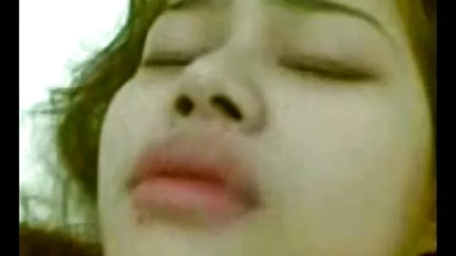 床はエレンとおしっこです。 女の子 安心 エロ 動画