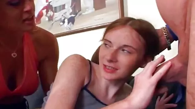 Vixen_abigail_mac_and_august_ames_share_a_huge_cock 女性 安心 アダル